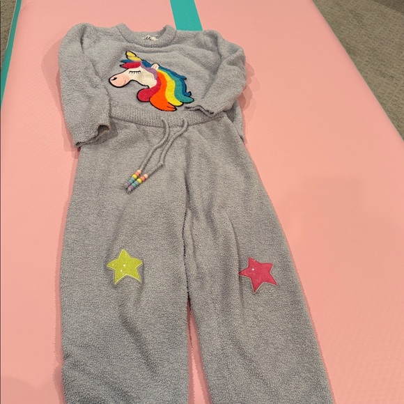 Lola + The Boys Gray Fuzzy Sweater set - Picture 4 of 4